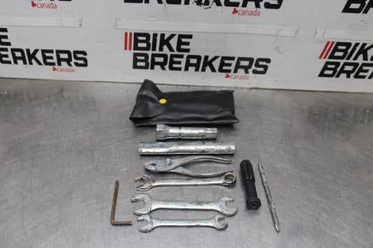 08 YAMAHA V STAR 1100 XVS1100AW CLASSIC STOCK TOOLS OEM TOOL BAG KIT SET BB916
