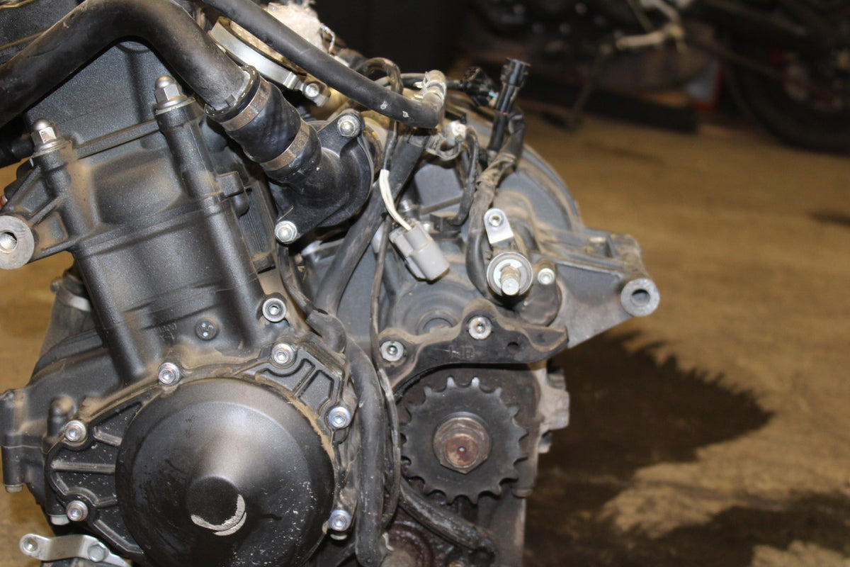 13 YAMAHA YZF R1 ENGINE MOTOR BB781
