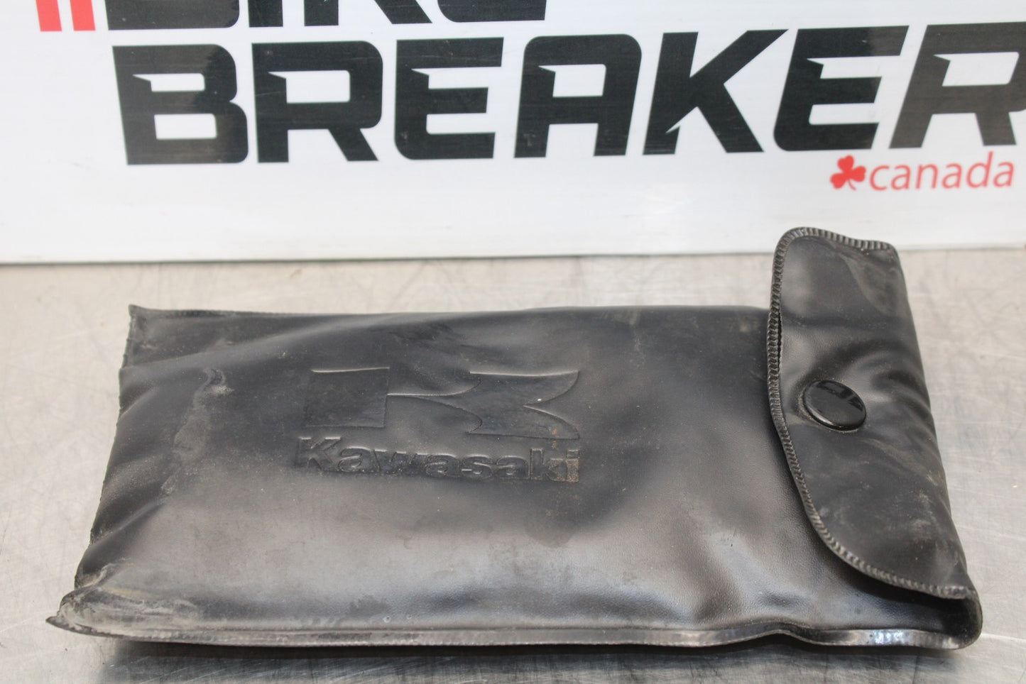 03-08 KAWASAKI VULCAN 1600 STOCK TOOLS OEM TOOL BAG KIT SET BB196