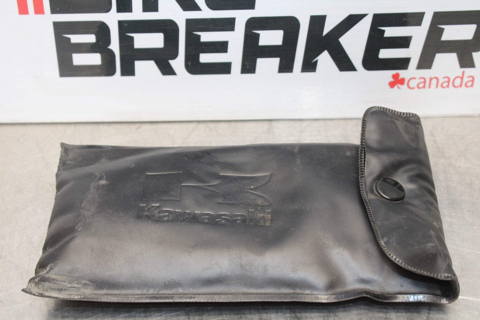 03-08 KAWASAKI VULCAN 1600 STOCK TOOLS OEM TOOL BAG KIT SET BB196