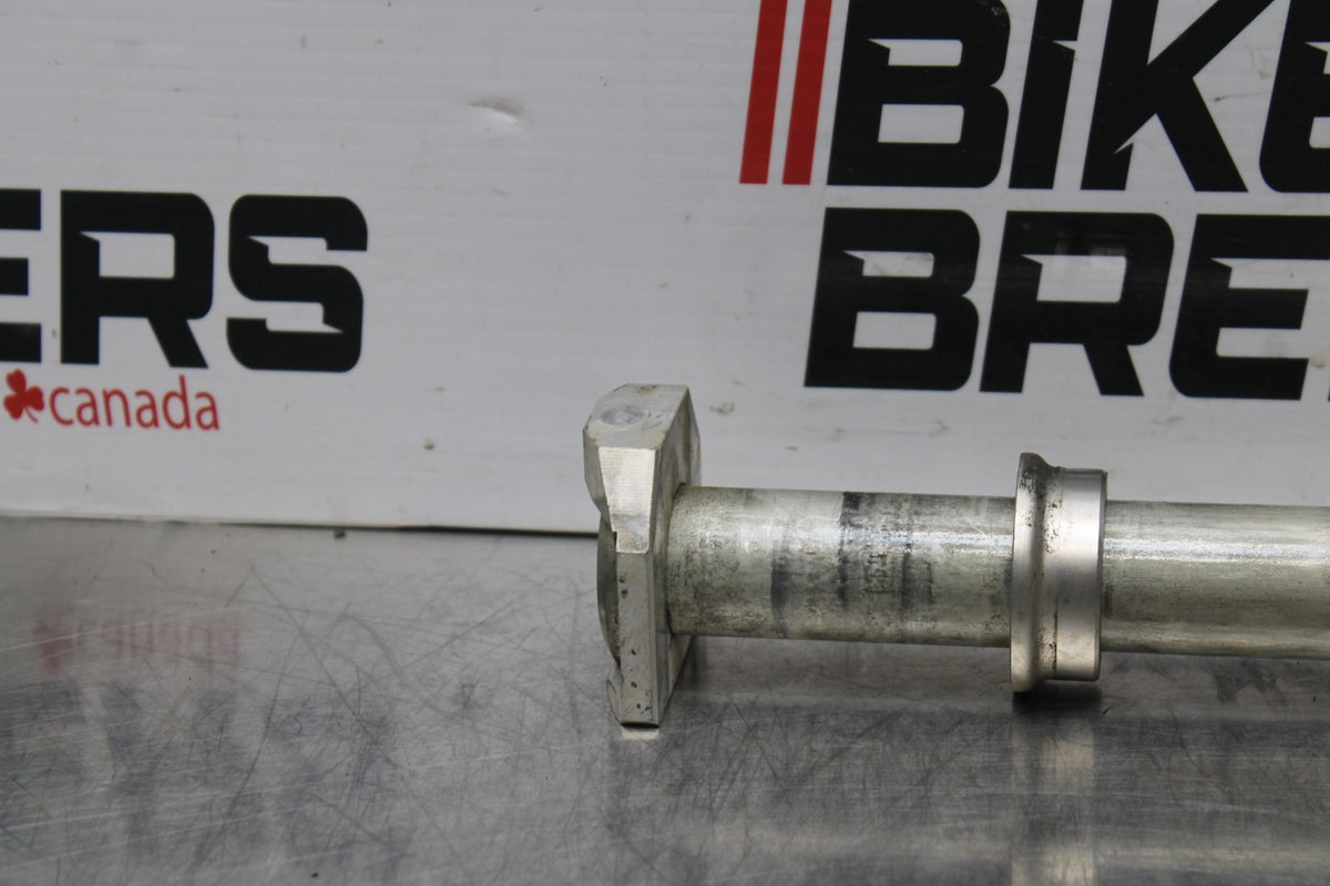 24-25 SUZUKI GSXR1000 REAR AXLE BACK WHEEL RIM PIVOT BOLT AXEL BB767