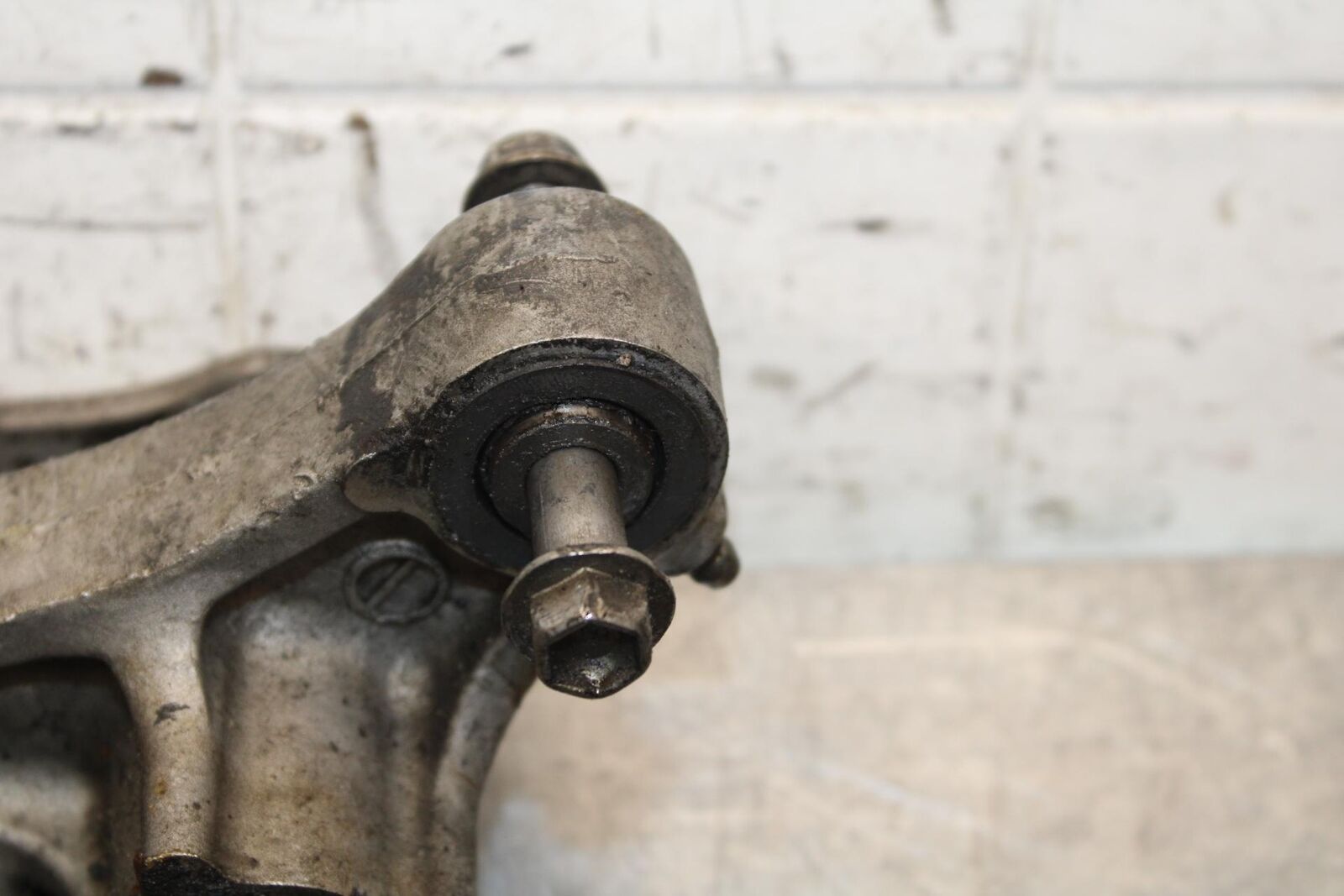 2000 Kawasaki Ninja ZX9R ZX900F REAR DOGBONE SHOCK LINKAGE LINK 39007-1287 BB70