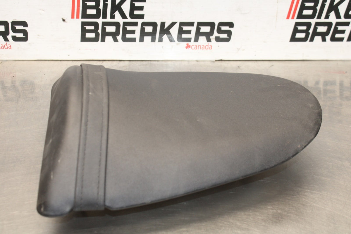 03-04 KAWASAKI Z1000 REAR BACK PASSENGER TANDEM SEAT PAD SADDLE PILLION BB164