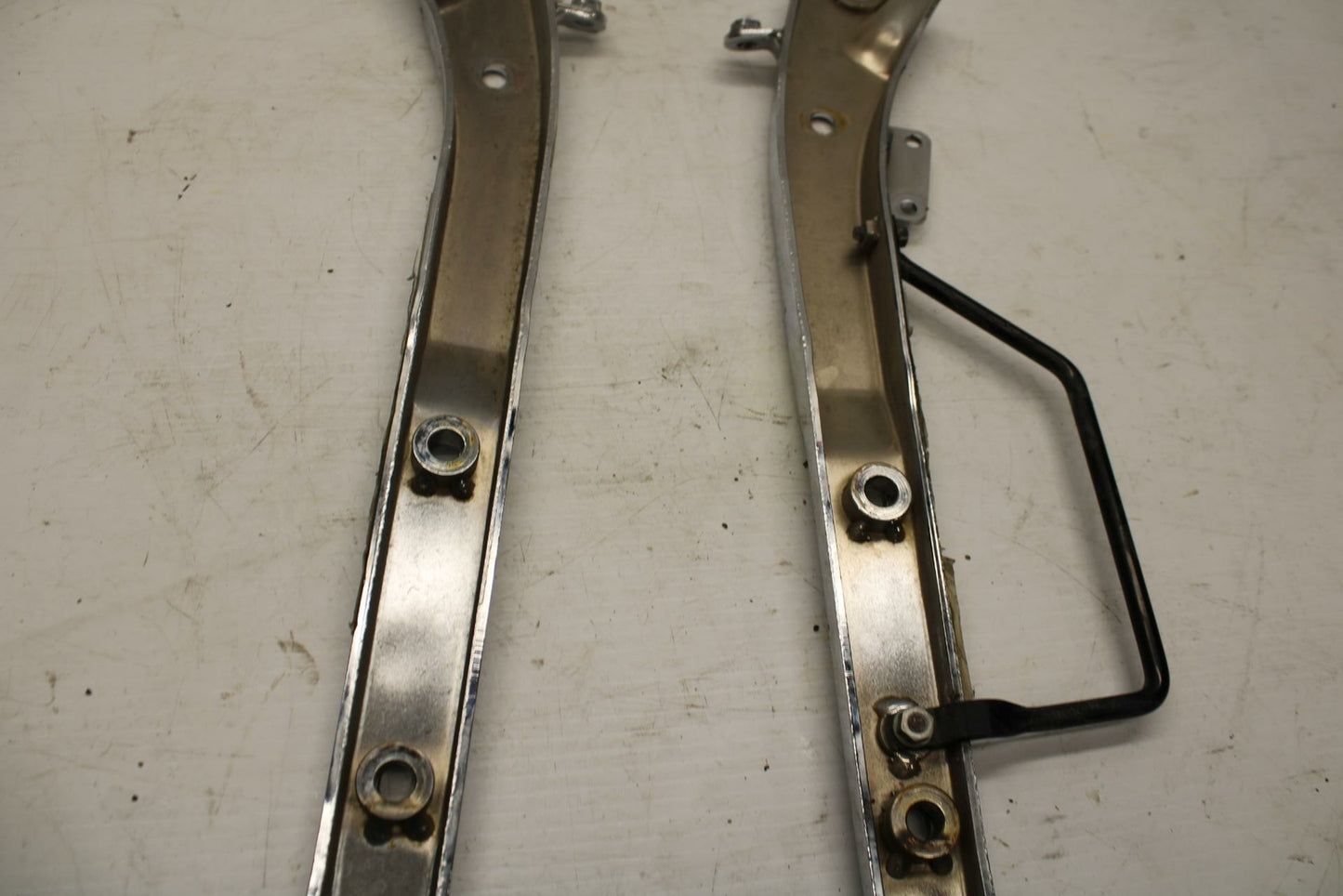 00-07 HONDA SHADOW SABRE 1100 REAR PASSENGER FENDER GRAB RAIL BB350