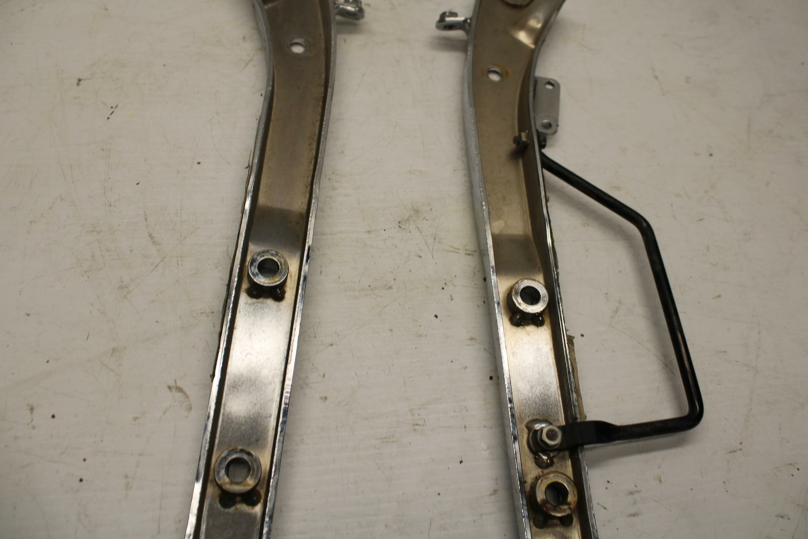 00-07 HONDA SHADOW SABRE 1100 REAR PASSENGER FENDER GRAB RAIL BB350