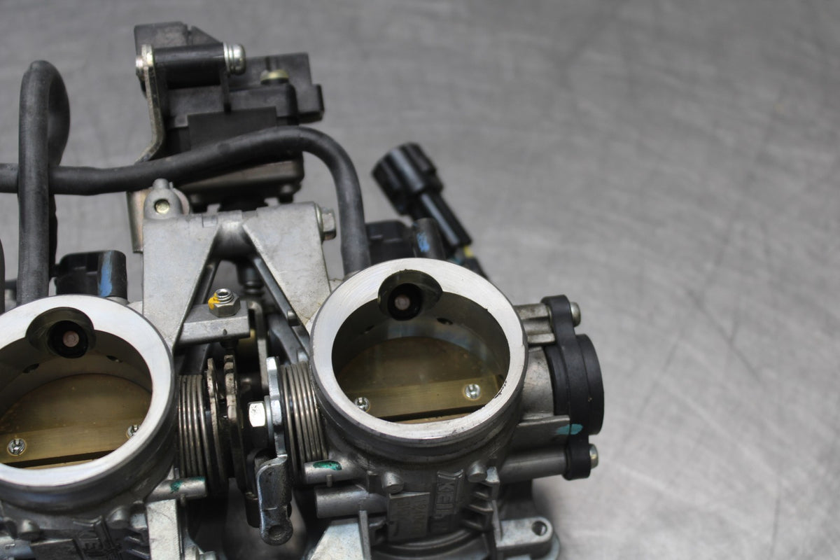 12 TRIUMPH STREET TRIPLE R MAIN FUEL INJECTORS / THROTTLE BODIES BB914