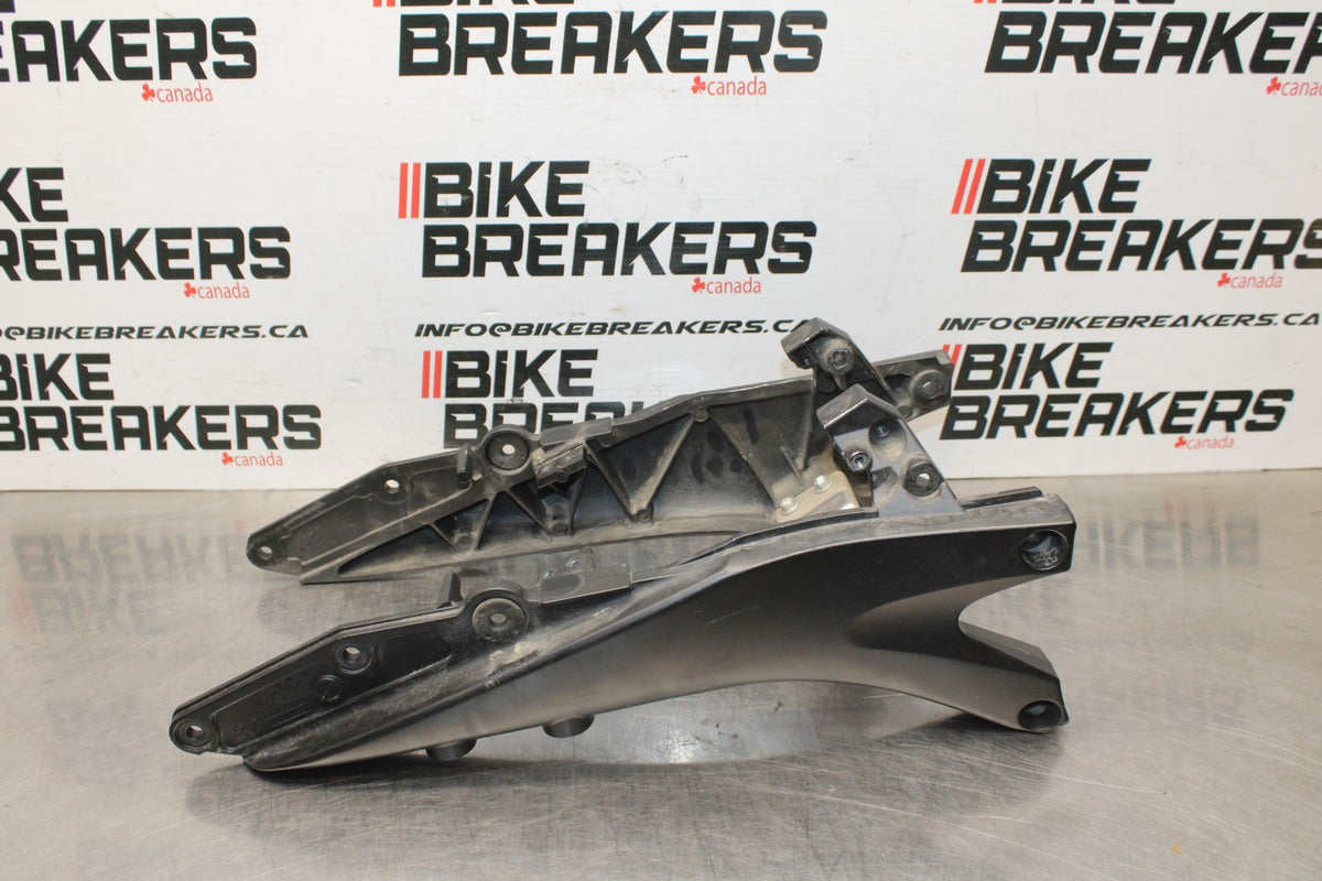06-07 SUZUKI GSXR 600 FRONT SUBFRAME SUB FRAME BB822