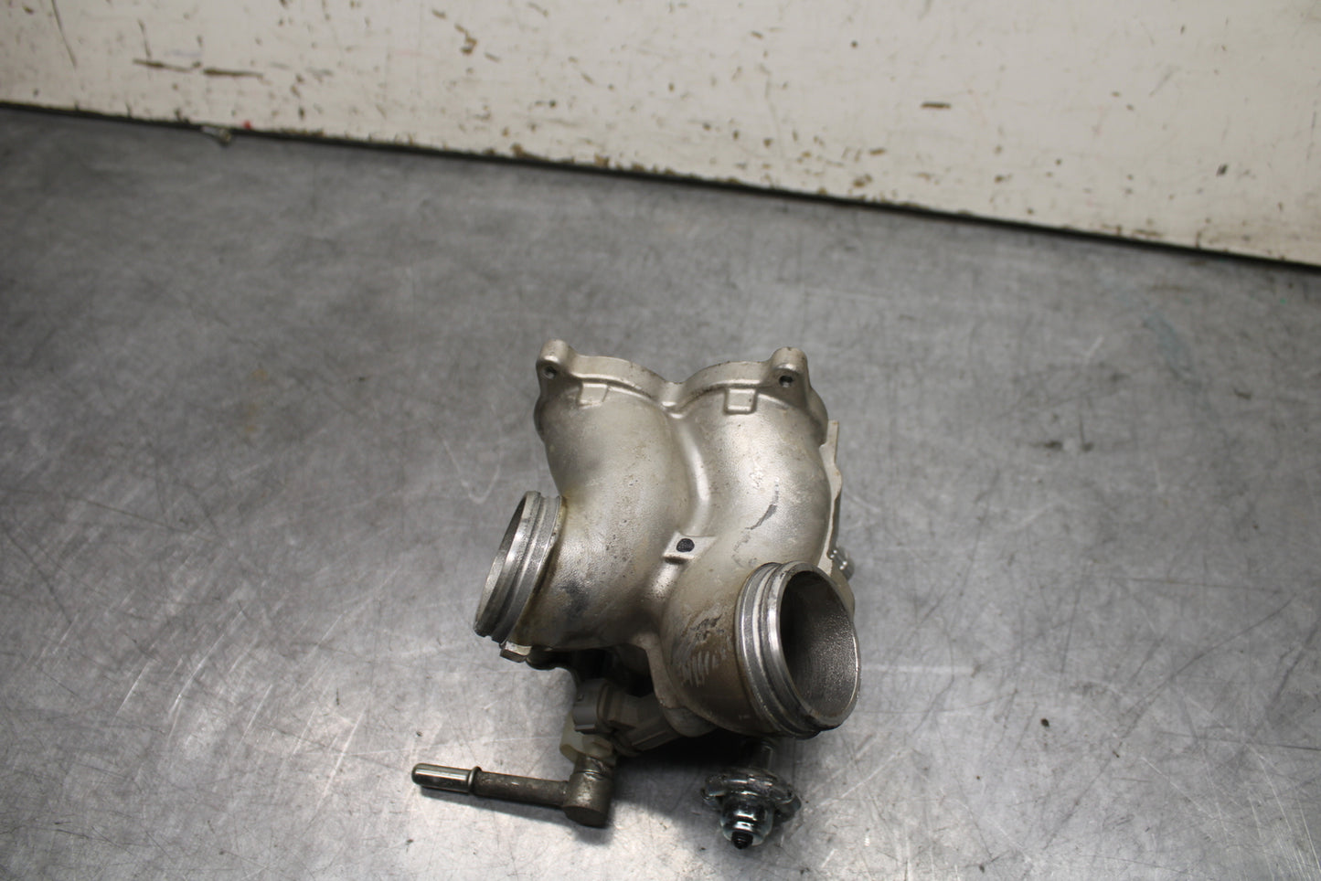 14-15 YAMAHA V STAR 1300 XVS1300CT TOURER AIR INTAKE MANIFOLD BB722