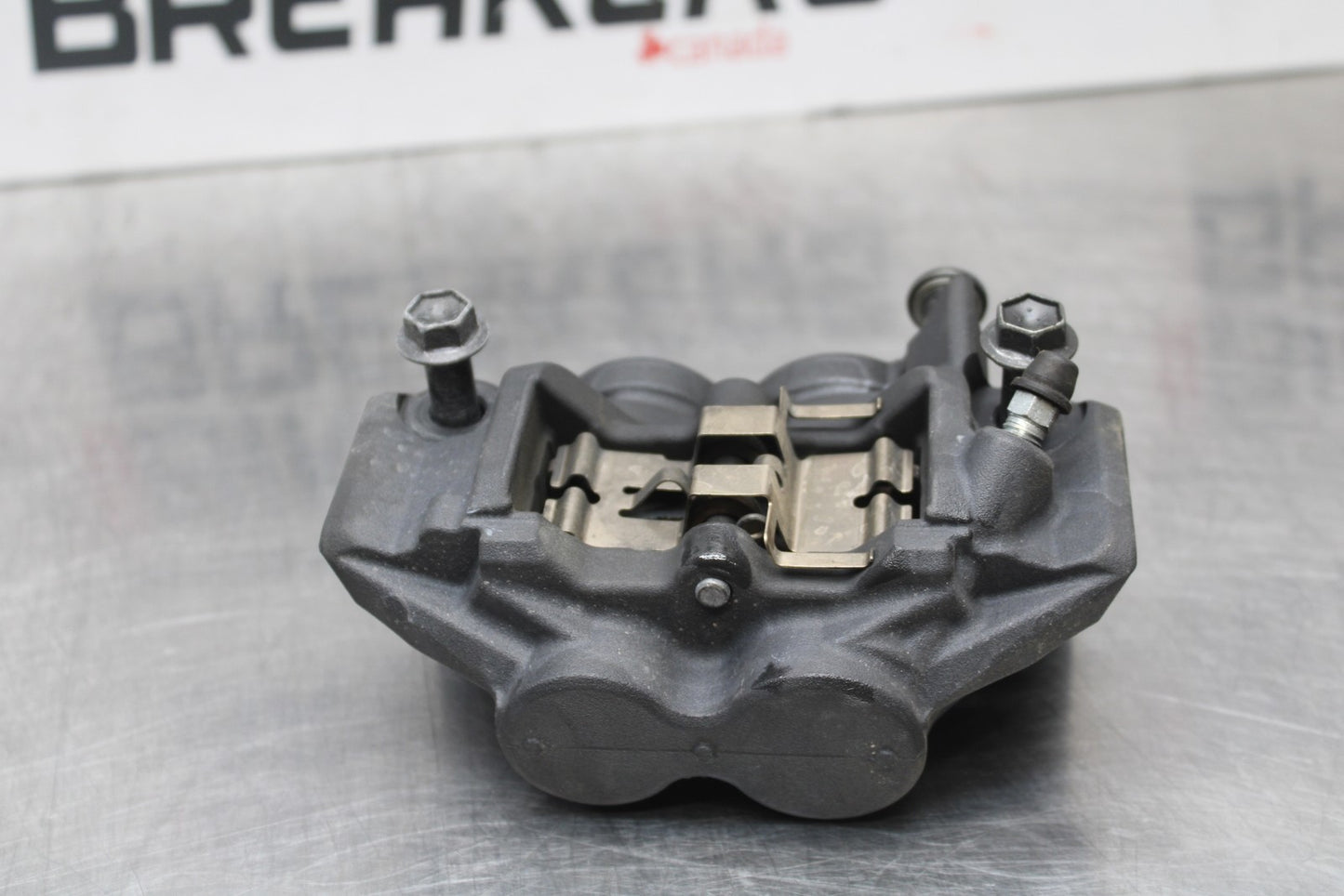 22-25 YAMAHA YZF R7 RIGHT LEFT FRONT BRAKE CALIPER SET PAIR CALIPERS BB769