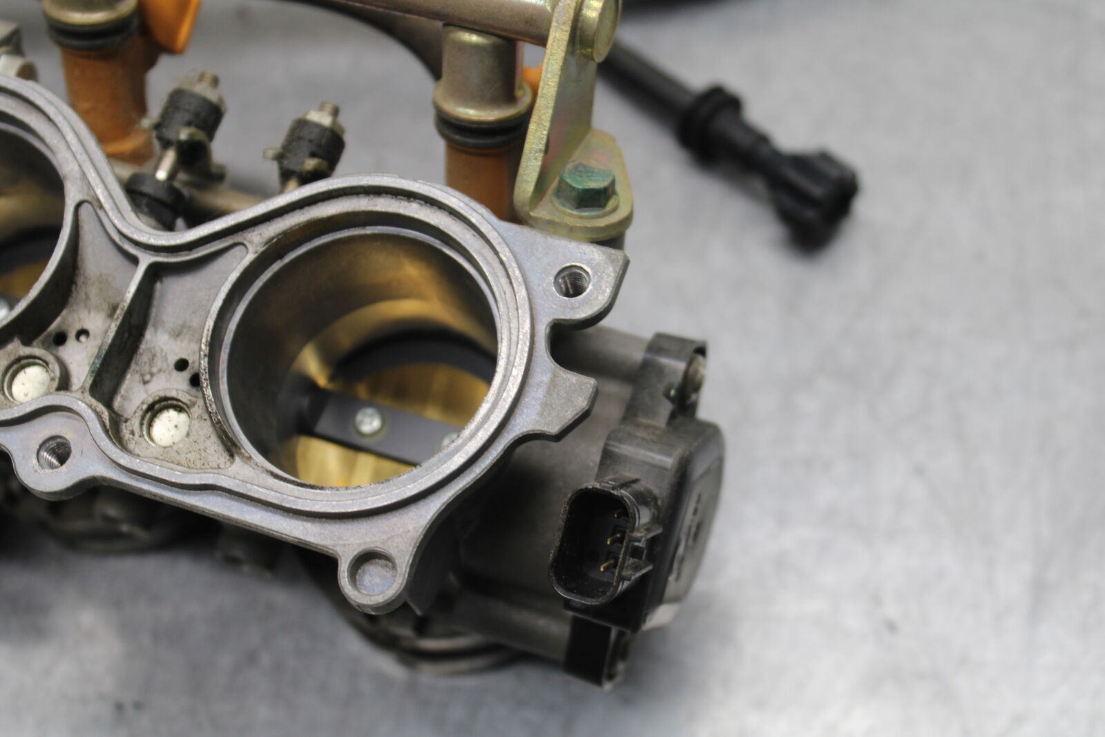 05-06 HONDA CBR600RR MAIN FUEL INJECTORS / THROTTLE BODIES BB727