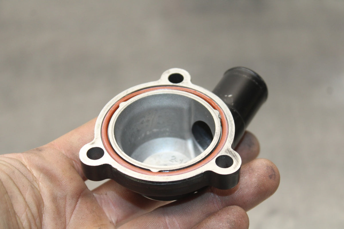24 KAWASAKI NINJA 500 ABS THERMOSTAT COVER BB818