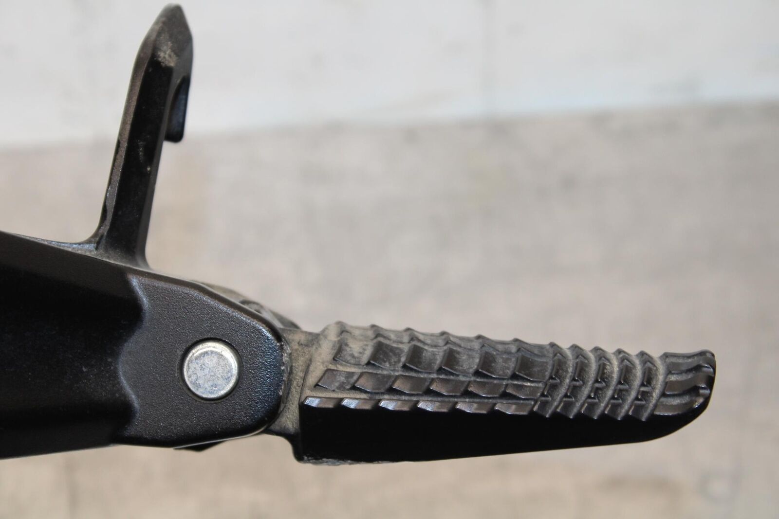2015 Suzuki GSXR750 LEFT REAR BACK PASSENGER PEG BB595