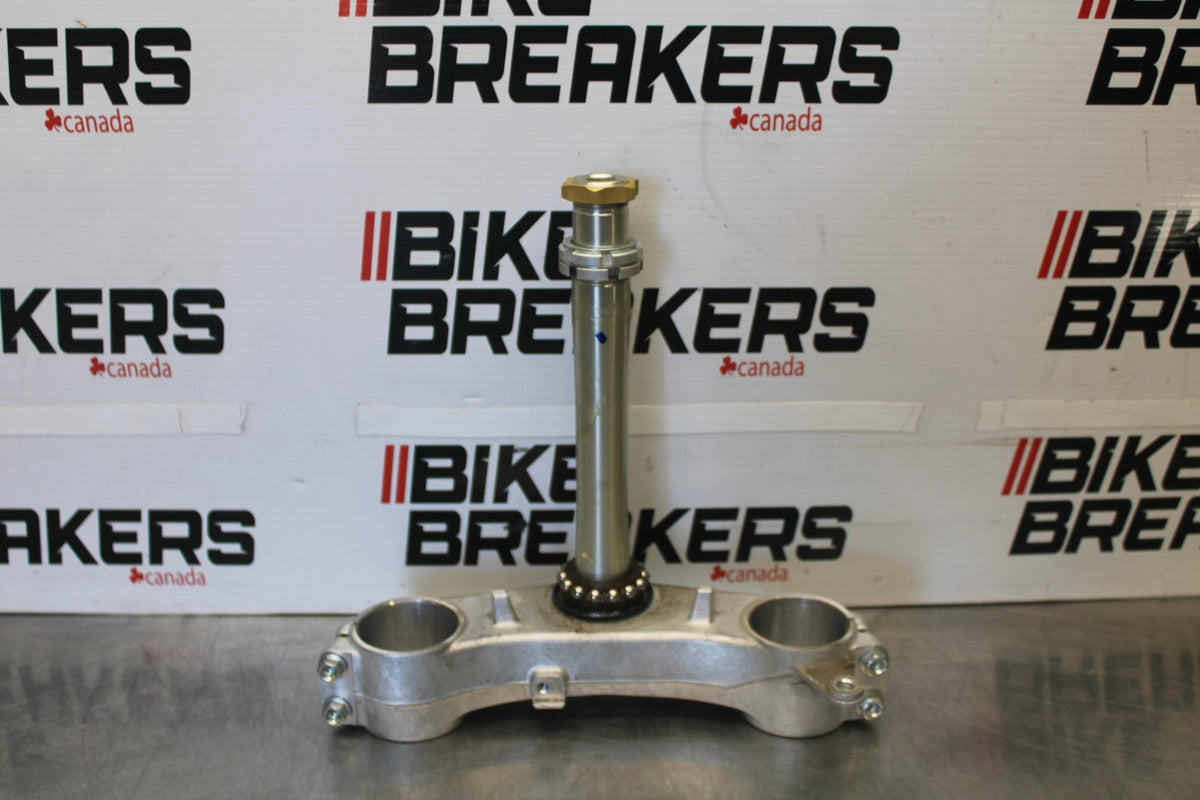 18 SUZUKI GSXR750 FRONT FORKS CLAMP LOWER TRIPLE TREE STEM BB891