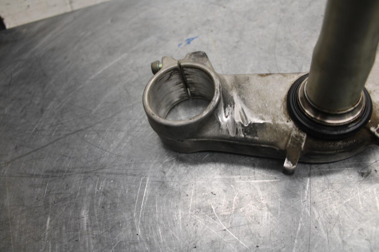 2004 Kawasaki Ninja ZX6RR ZX600M FRONT FORKS CLAMP LOWER TRIPLE TREE STEM