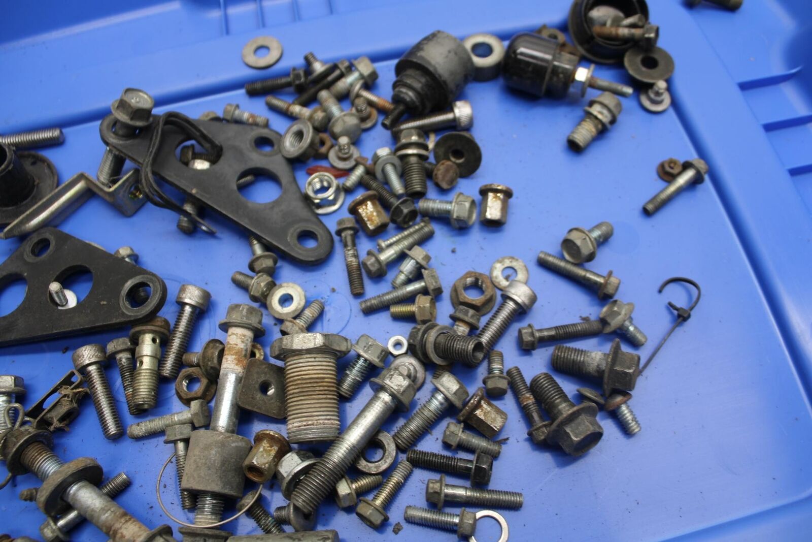 1992 Honda CBR600F2 LEFTOVER MOUNTING BOLTS HARDWARE MOTOR SCREWS BB40