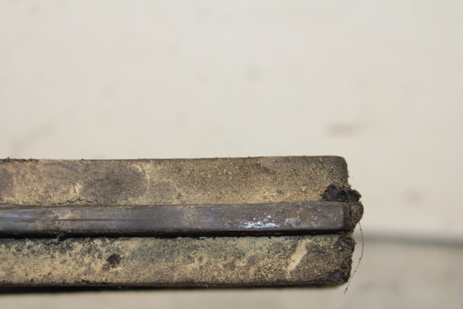 11-23 SUZUKI GSXR 750 SWINGARM CHAIN BUFFER SLIDER GUIDE BB630