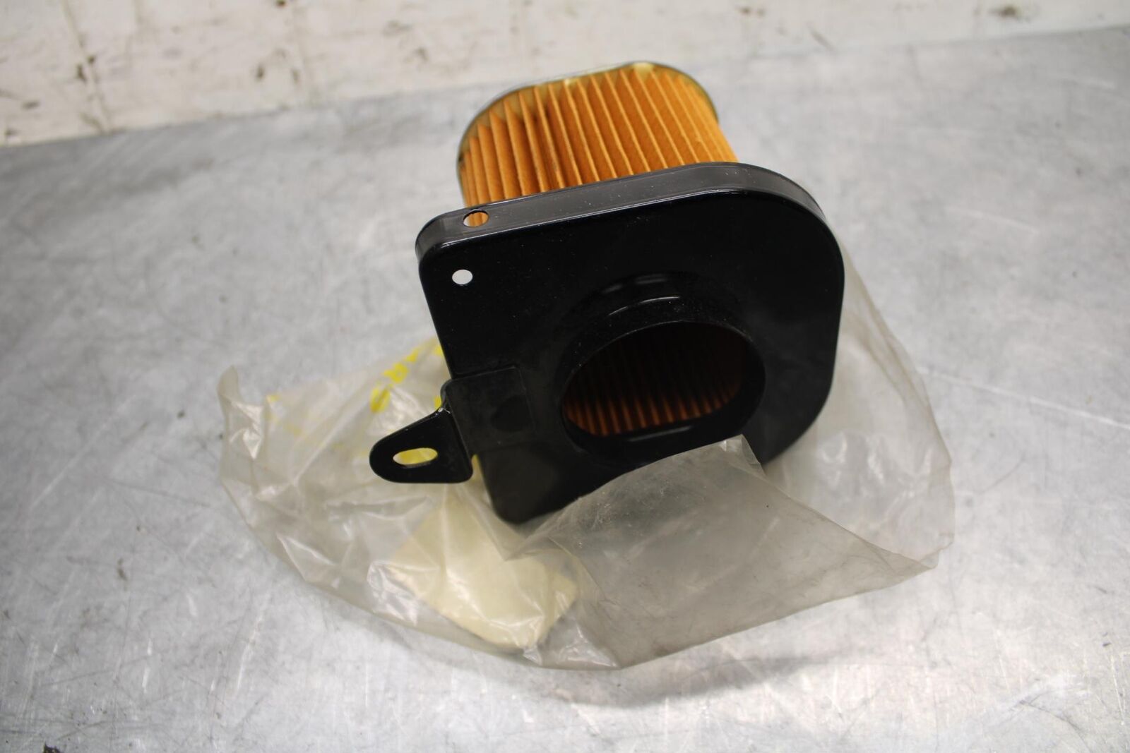 1971 Suzuki TC120 AIR CLEANER FILTER BOX 13780-20211 BB36