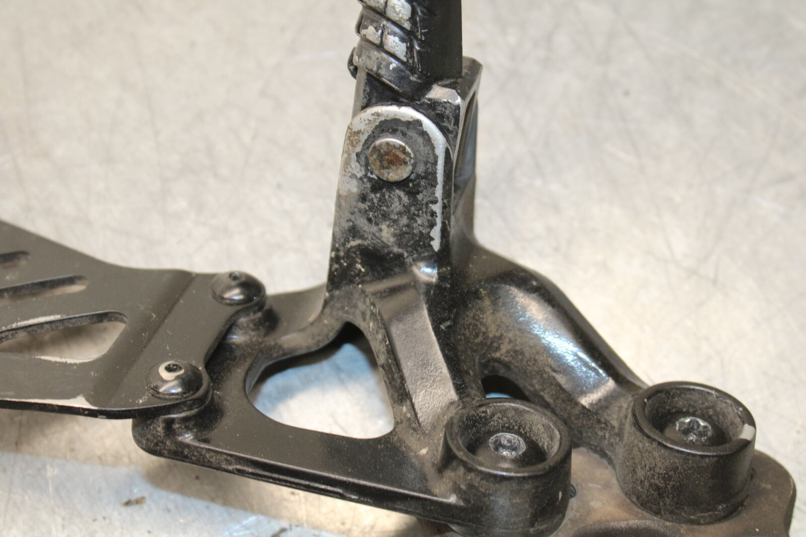 08-09 SUZUKI GSXR600 LEFT REARSET REAR SET DRIVER FOOT PEG REST STOP BB728