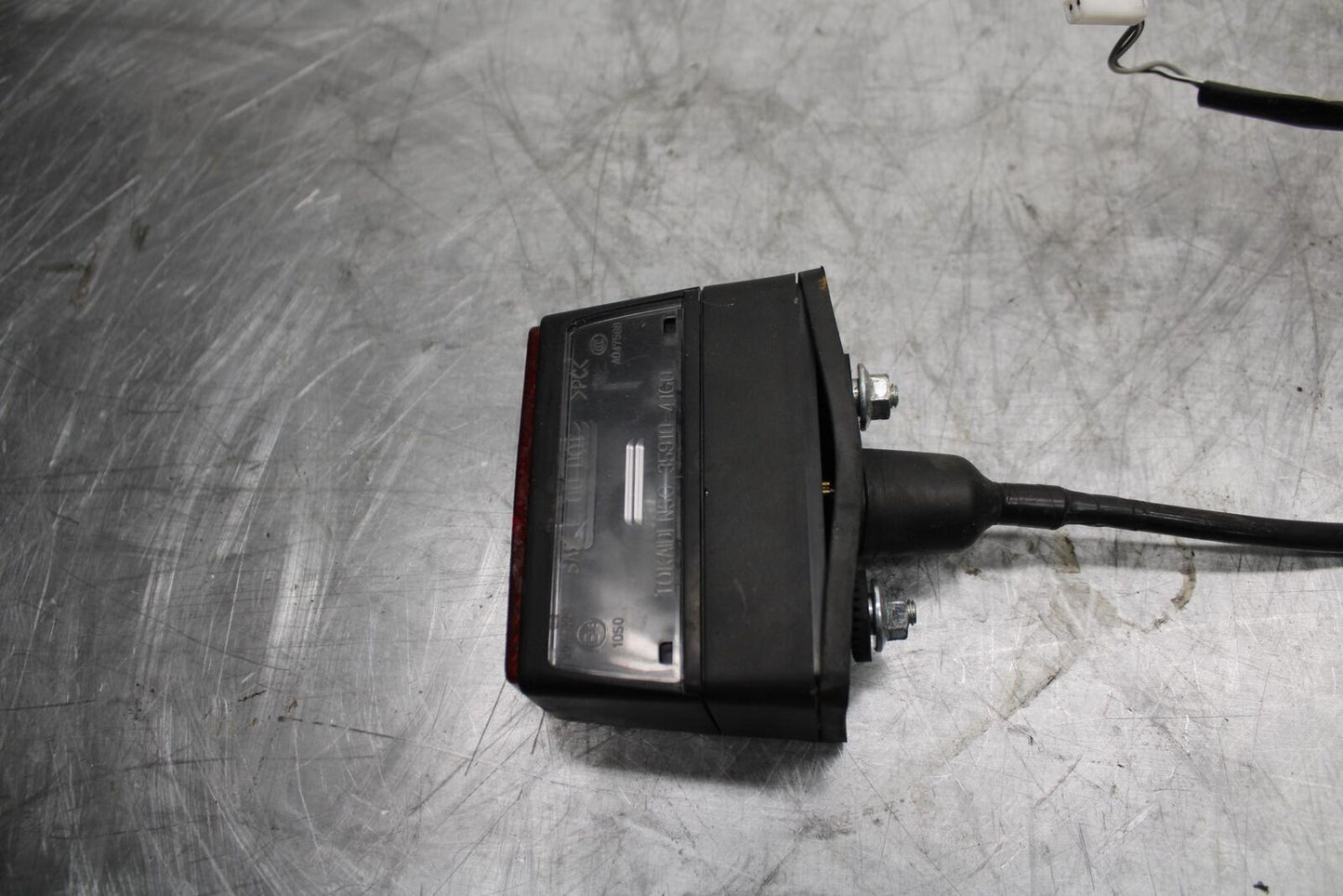 11-21 SUZUKI GSXR750 LICENSE PLATE LIGHT BB492