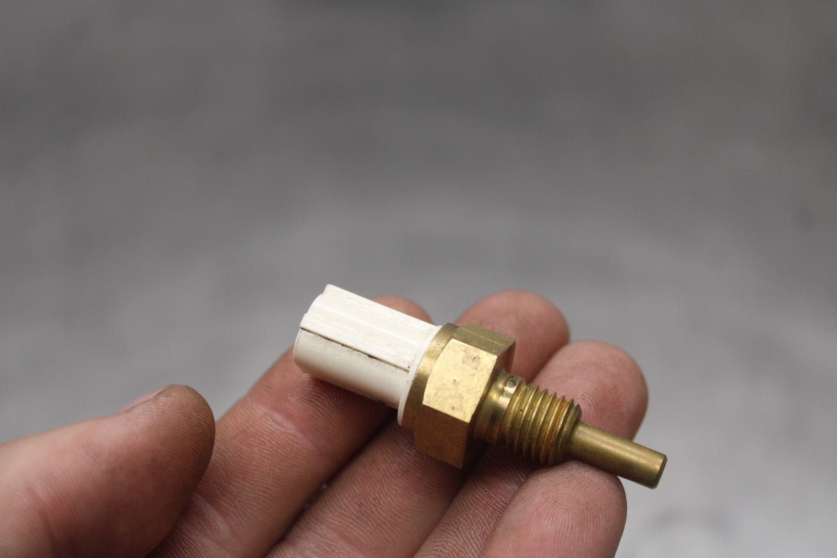25 KAWASAKI Z900 COOLANT TEMPERATURE SENSOR RADIATOR THERMOSENSOR BB928