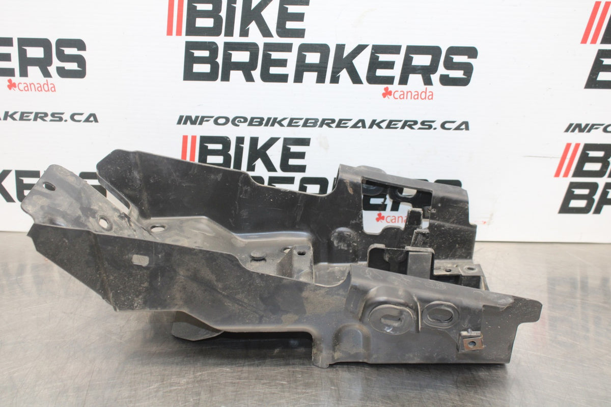 24-25 SUZUKI GSXR1000 REAR BACK TAIL UNDERTAIL BATTERY TRAY PLASTIC BB767