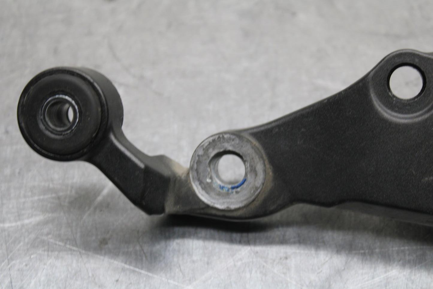 08-16 YAMAHA YZF R6 RIGHT REARSET REAR SET DRIVER FOOT PEG BRACKET MOUNT BB131