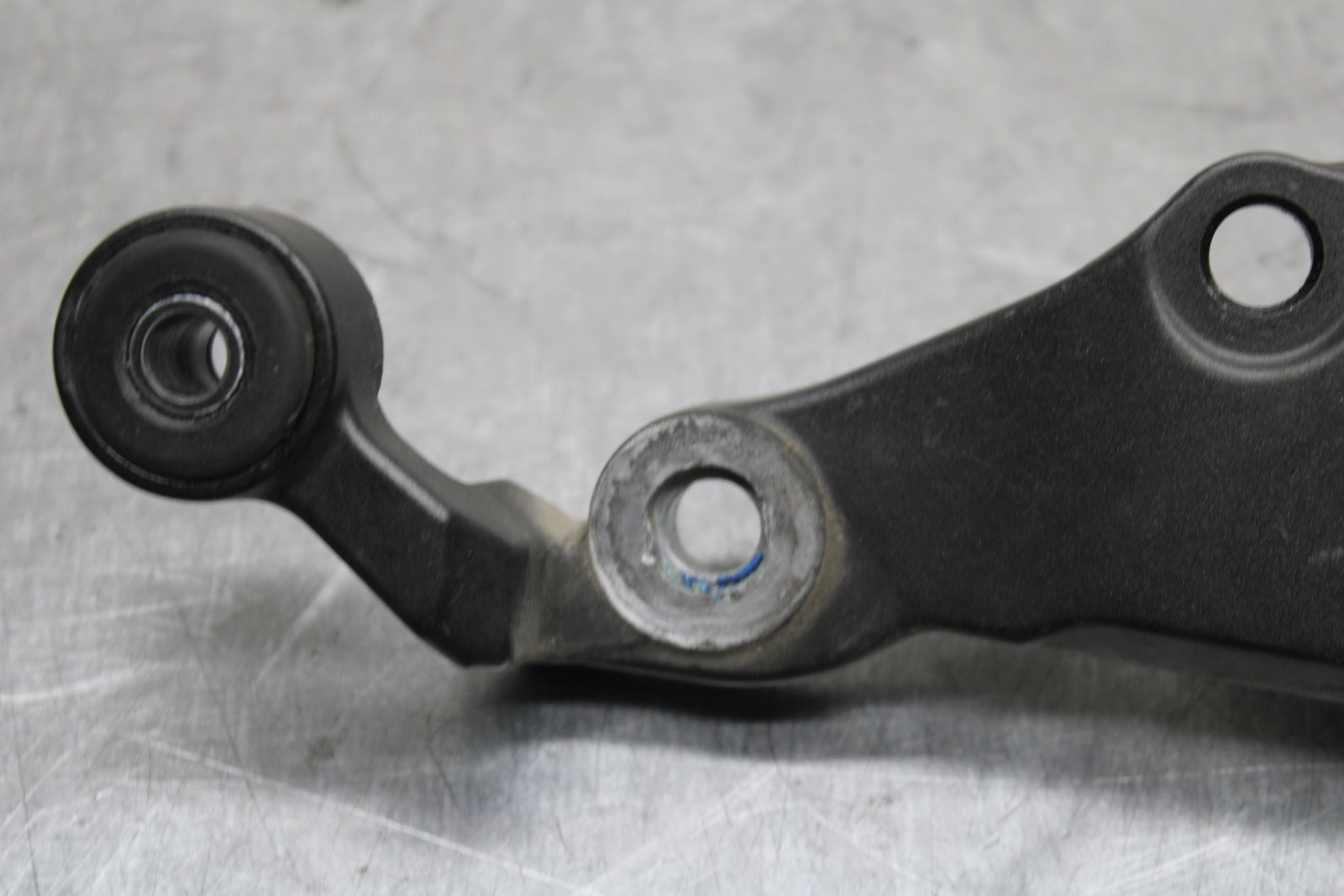 08-16 YAMAHA YZF R6 RIGHT REARSET REAR SET DRIVER FOOT PEG BRACKET MOUNT BB131