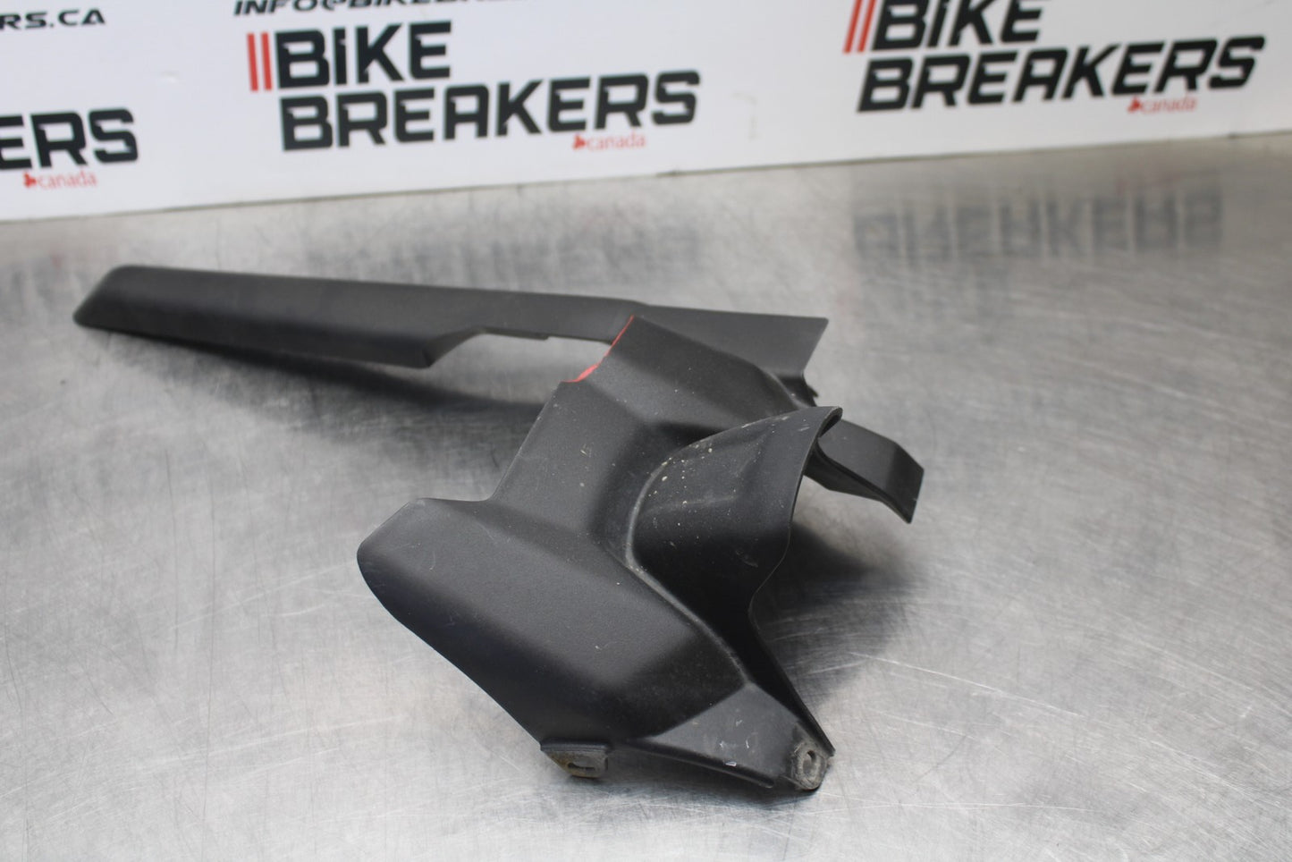 23-24 YAMAHA MT-07 REAR BACK DRIVE CHAIN GUARD COVER SHIELD BB194