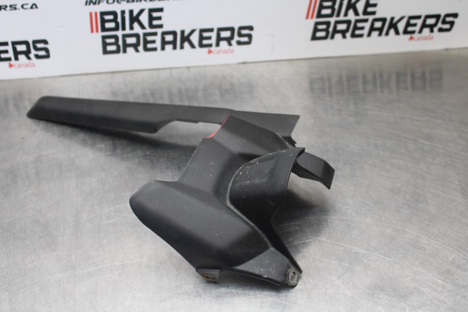 23-24 YAMAHA MT-07 REAR BACK DRIVE CHAIN GUARD COVER SHIELD BB194
