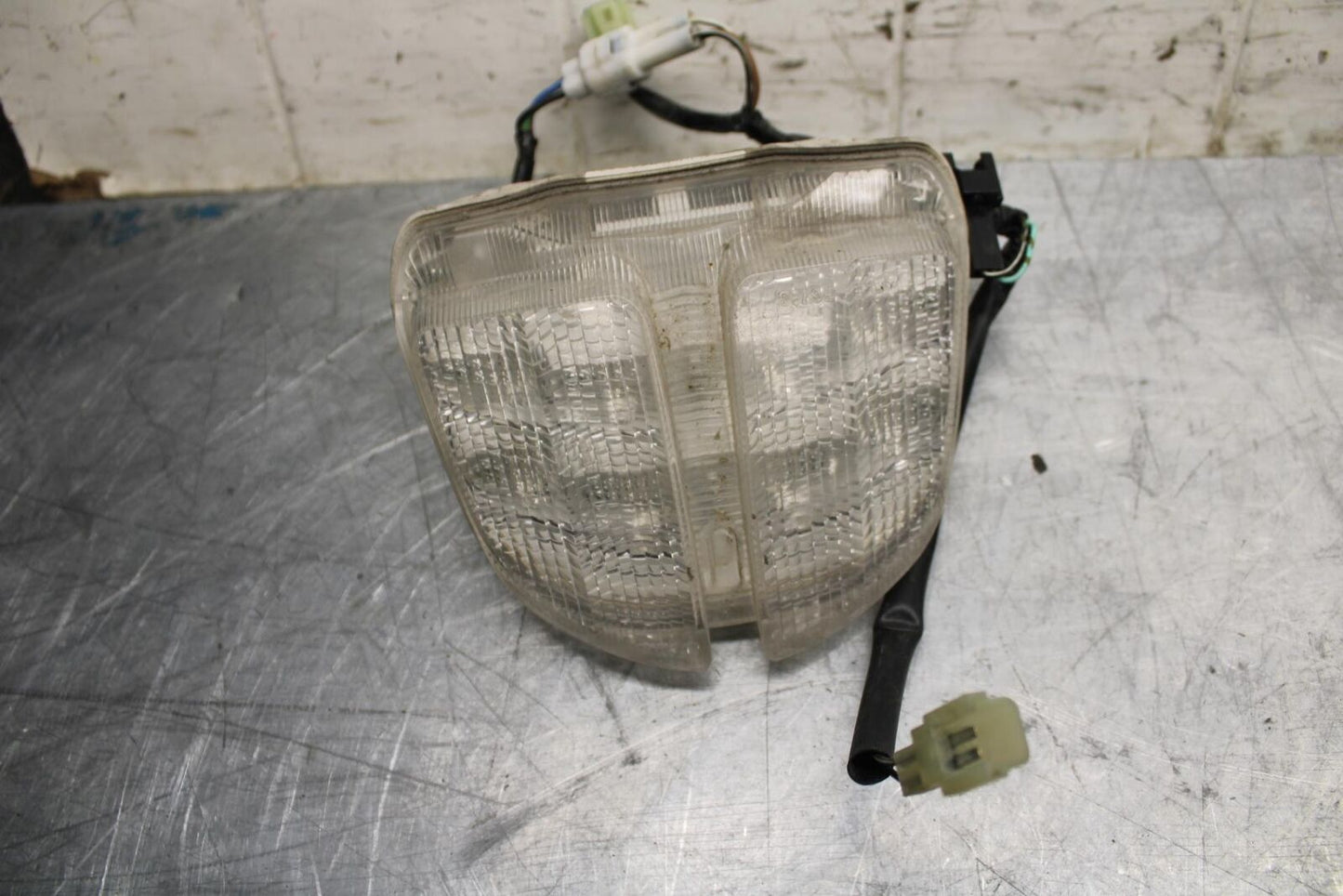 06-07 SUZUKI GSXR750 REAR TAIL TAILLIGHT BACK BRAKE LIGHT 35710-01H30 BB482