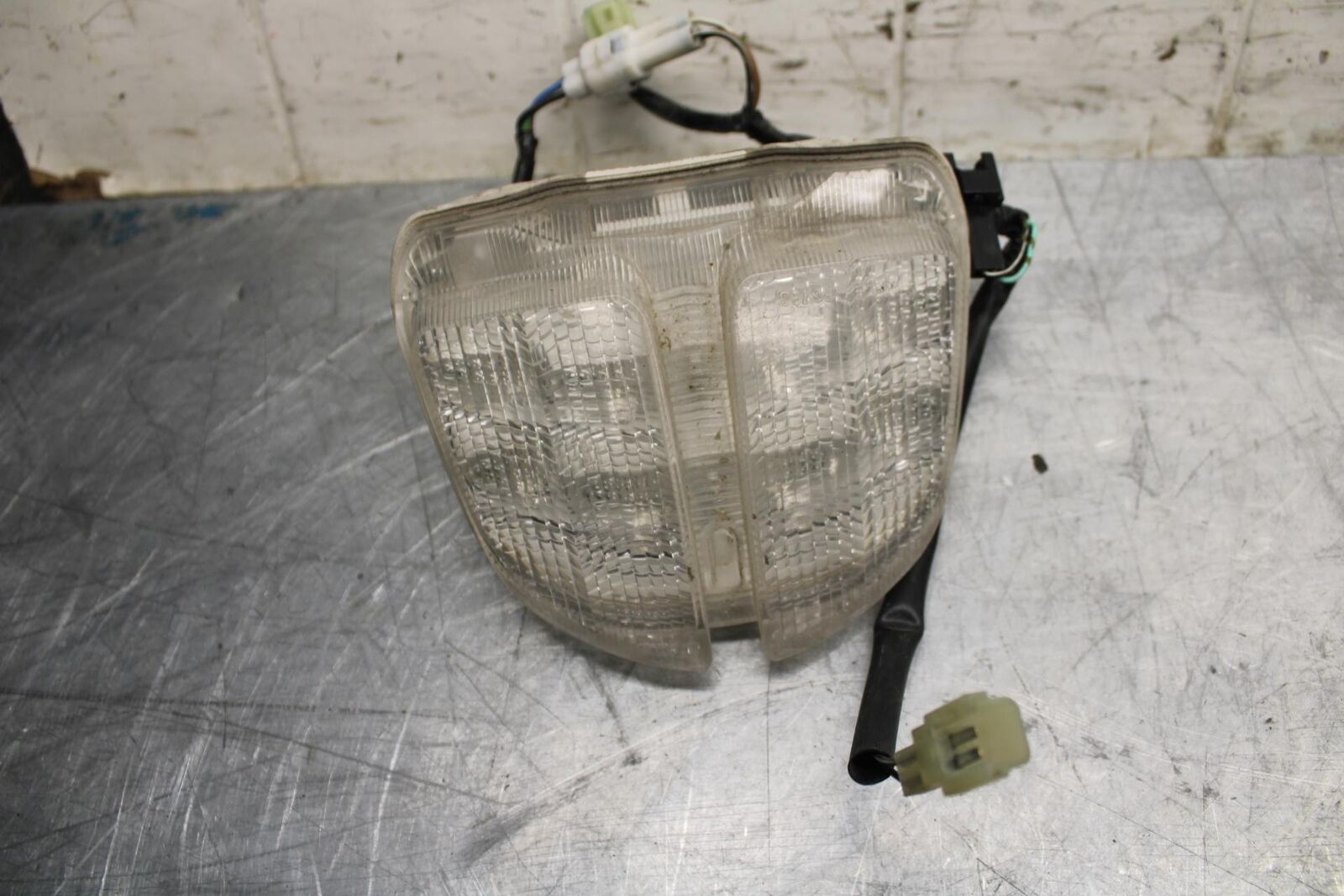 06-07 SUZUKI GSXR750 REAR TAIL TAILLIGHT BACK BRAKE LIGHT 35710-01H30 BB482
