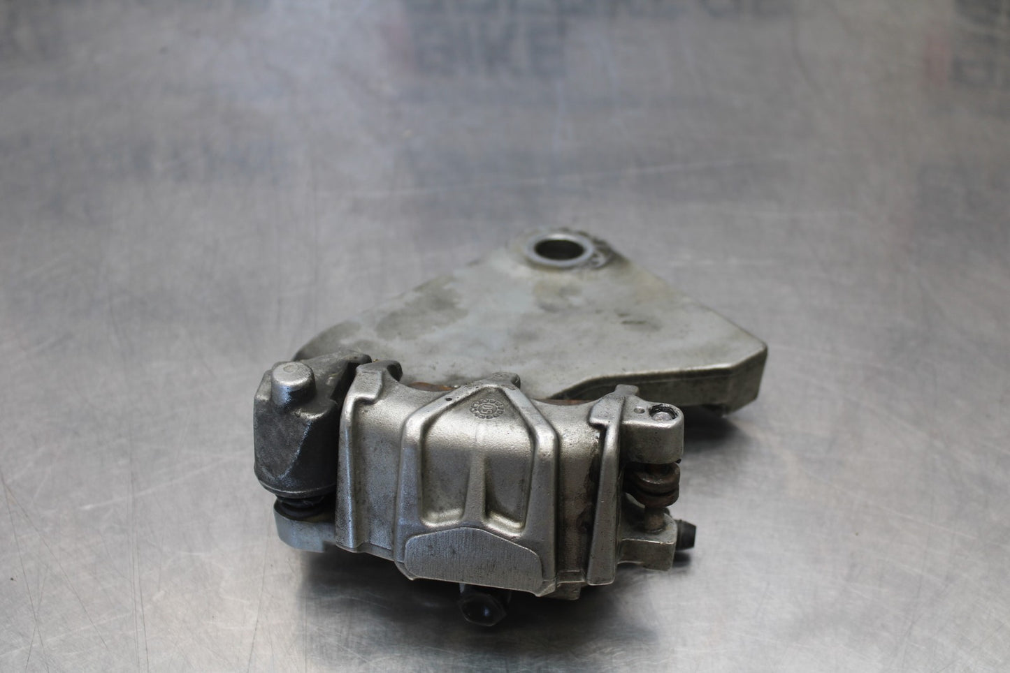 05-06 VICTORY KINGPIN DELUXE REAR BACK BRAKE CALIPER W MOUNT BRACKET BB195