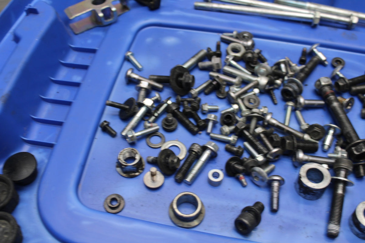 23 YAMAHA YZF R3 MOUNTING BOLTS HARDWARE MOTOR SCREWS BB806