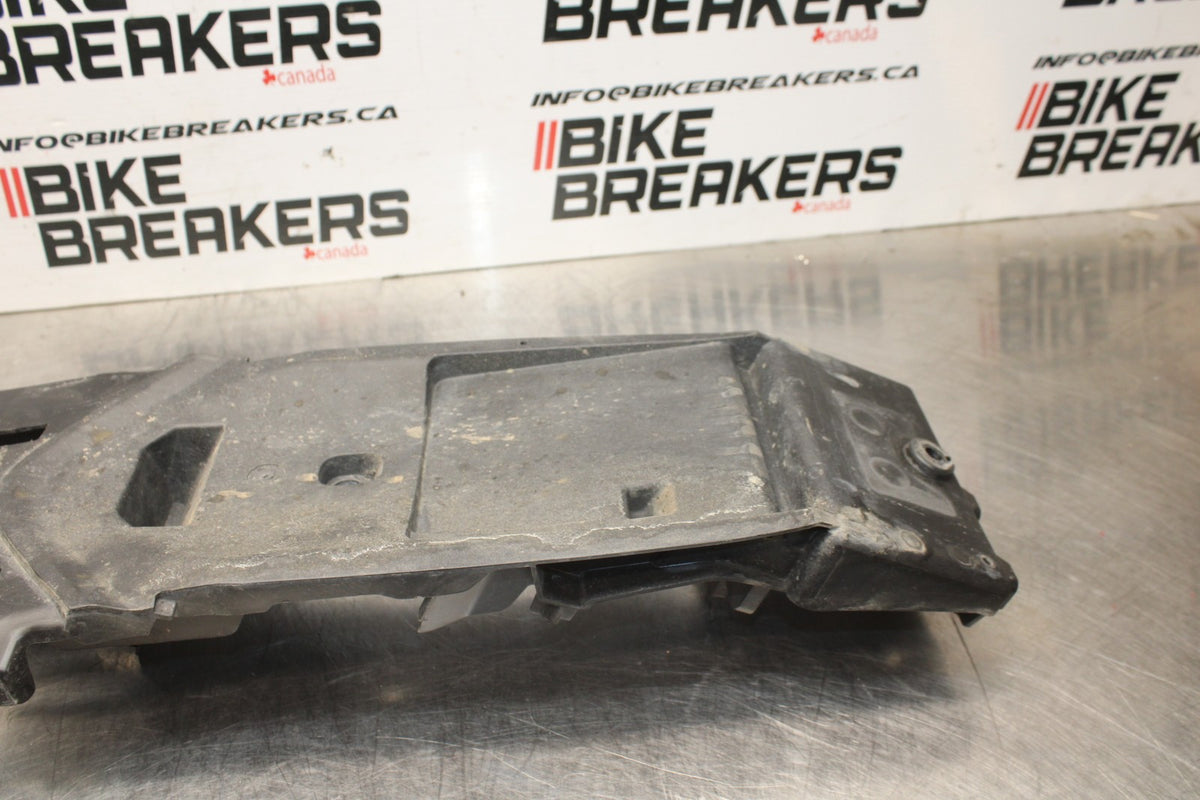08-10 SUZUKI GSXR 600 REAR BACK TAIL UNDERTAIL BATTERY TRAY PLASTIC BB835