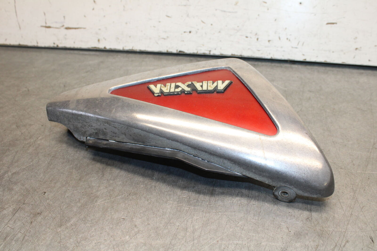 82-83 YAMAHA MAXIM 750 LEFT FRAME COVER COWL BB671