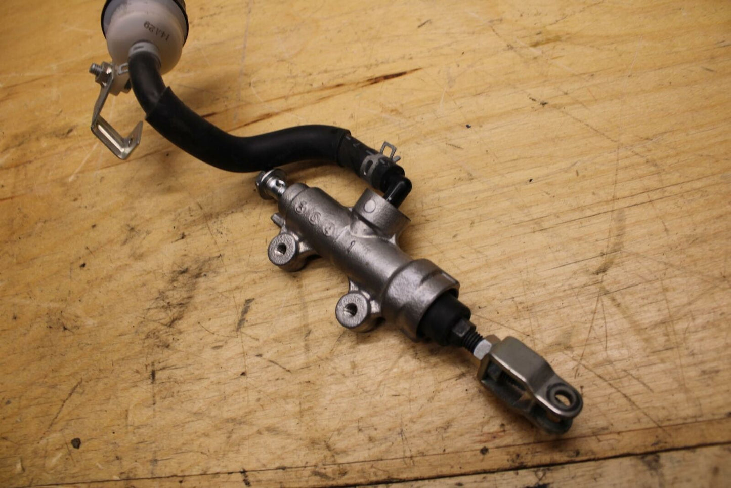 11-17 SUZUKI GSXR750 REAR BACK BRAKE MASTER CYLINDER W RESERVOIR BB320