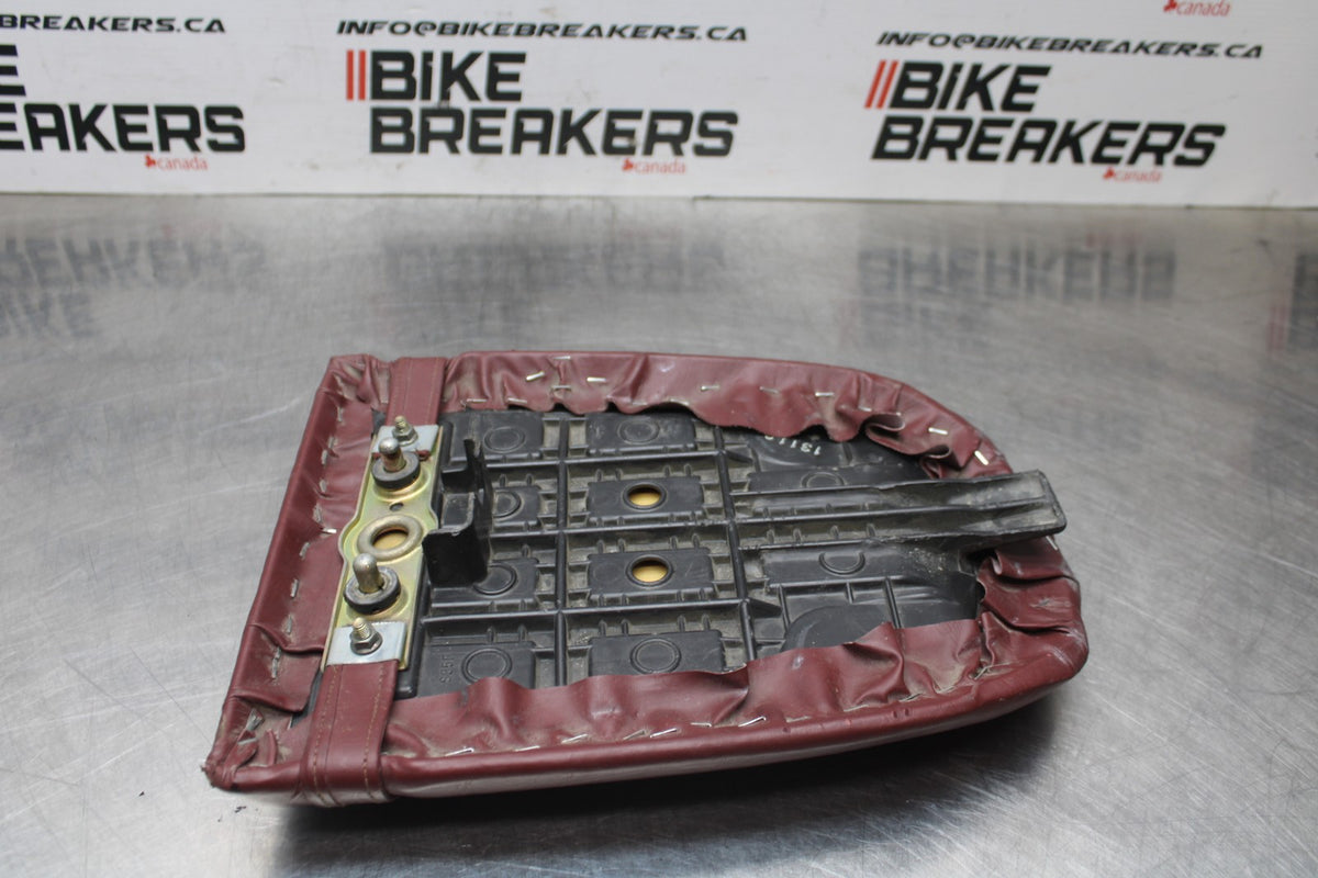 00 SUZUKI GSXR750 REAR BACK PASSENGER TANDEM SEAT PAD SADDLE PILLION BB820