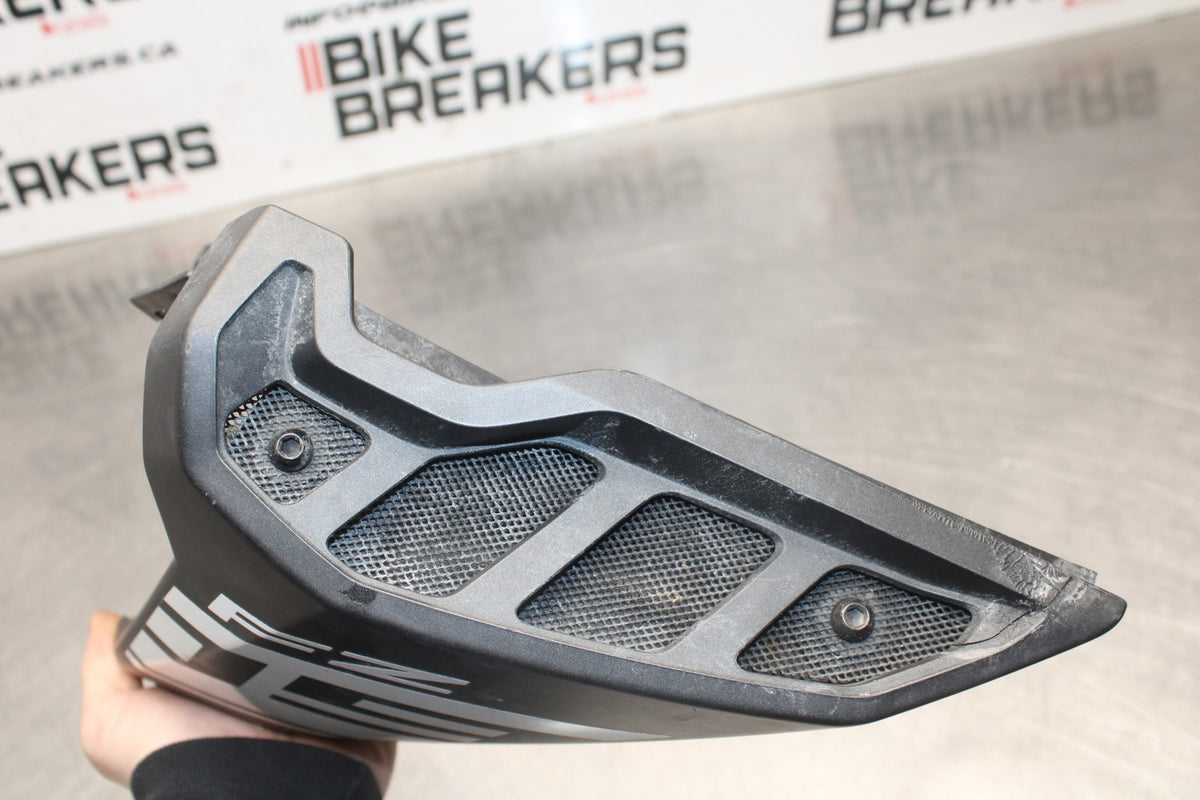 14-17 YAMAHA FZ09 RIGHT LOWER MID UPPER SIDE FAIRING COWL BB111