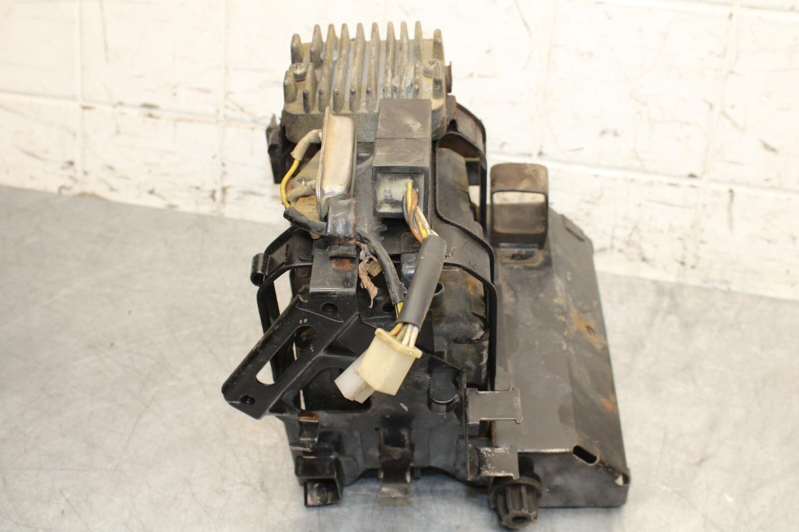 1977 Yamaha XS750 BATTERY TRAY BOX HOLDER BB554
