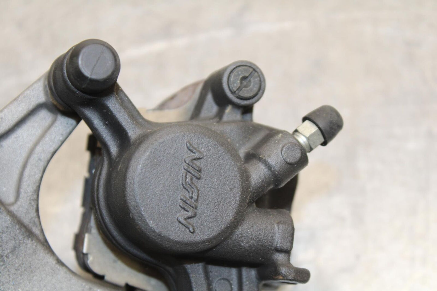 11-24 SUZUKI GSXR  600 750 REAR BACK BRAKE CALIPER W MOUNT BRACKET BB630