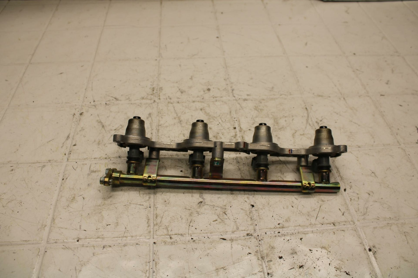 05-06 HONDA CBR600RR AIRBOX TOP RAIL INJECTORS BB399