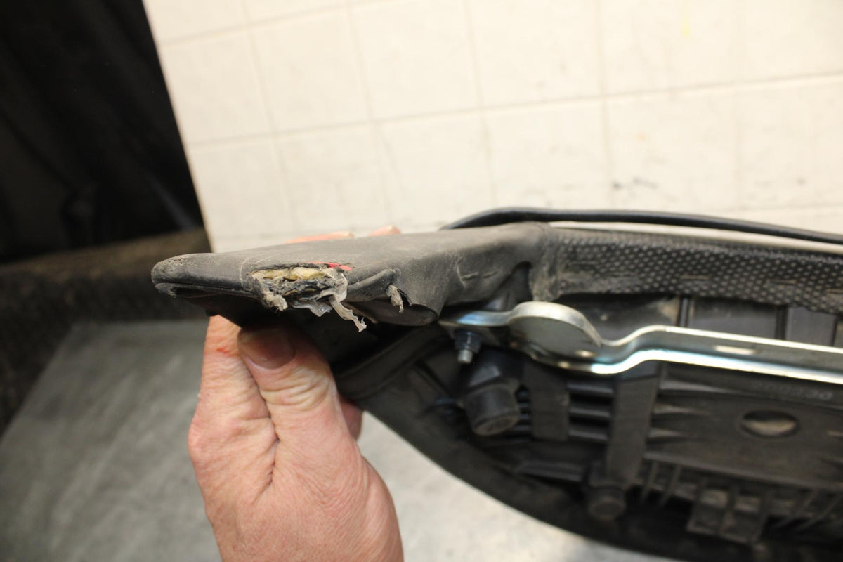06-09 SUZUKI M109R BOULAVARD REAR BACK PASSENGER SEAT BB501