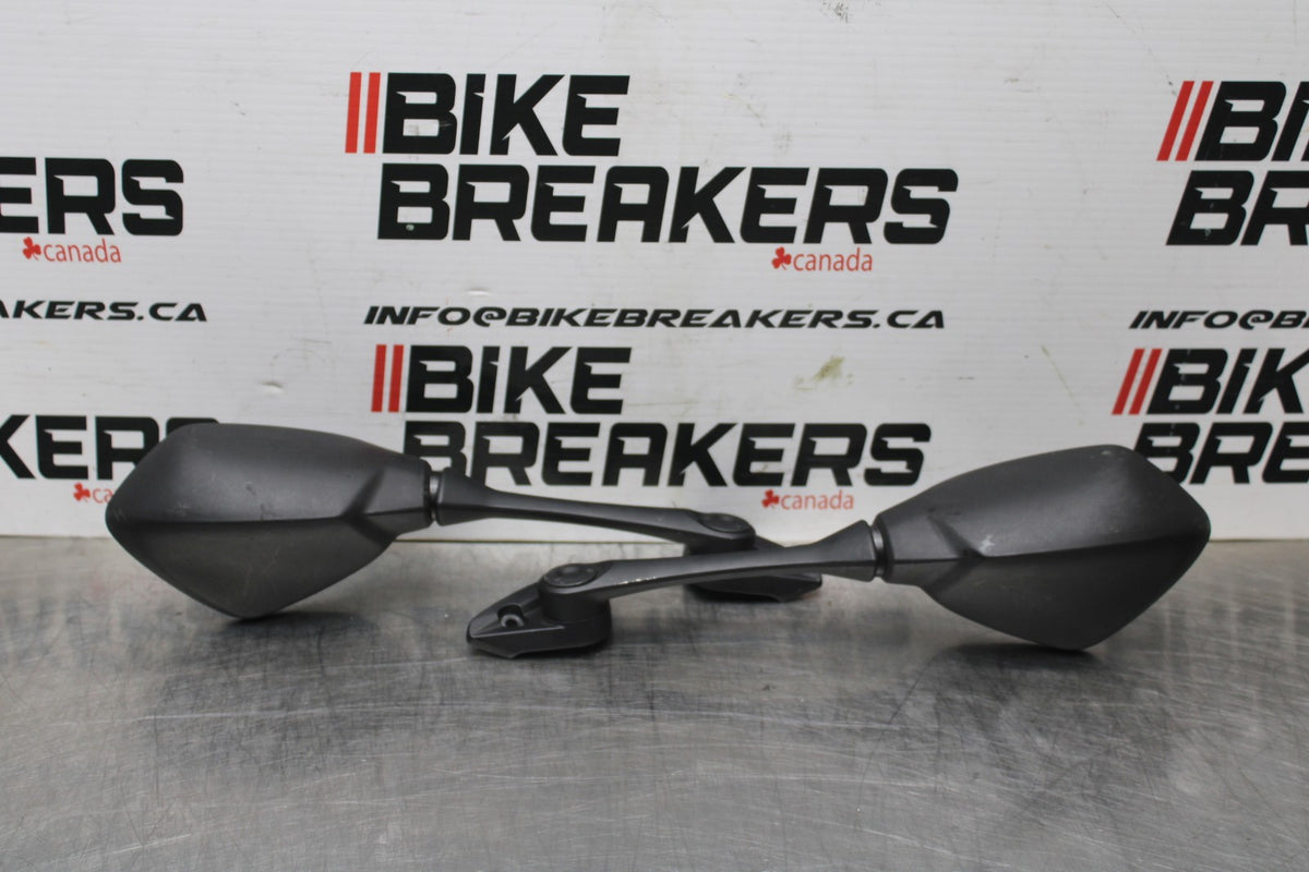 18 SUZUKI GSXR1000 REAR VIEW MIRROR SET PAIR MIRRORS BB642