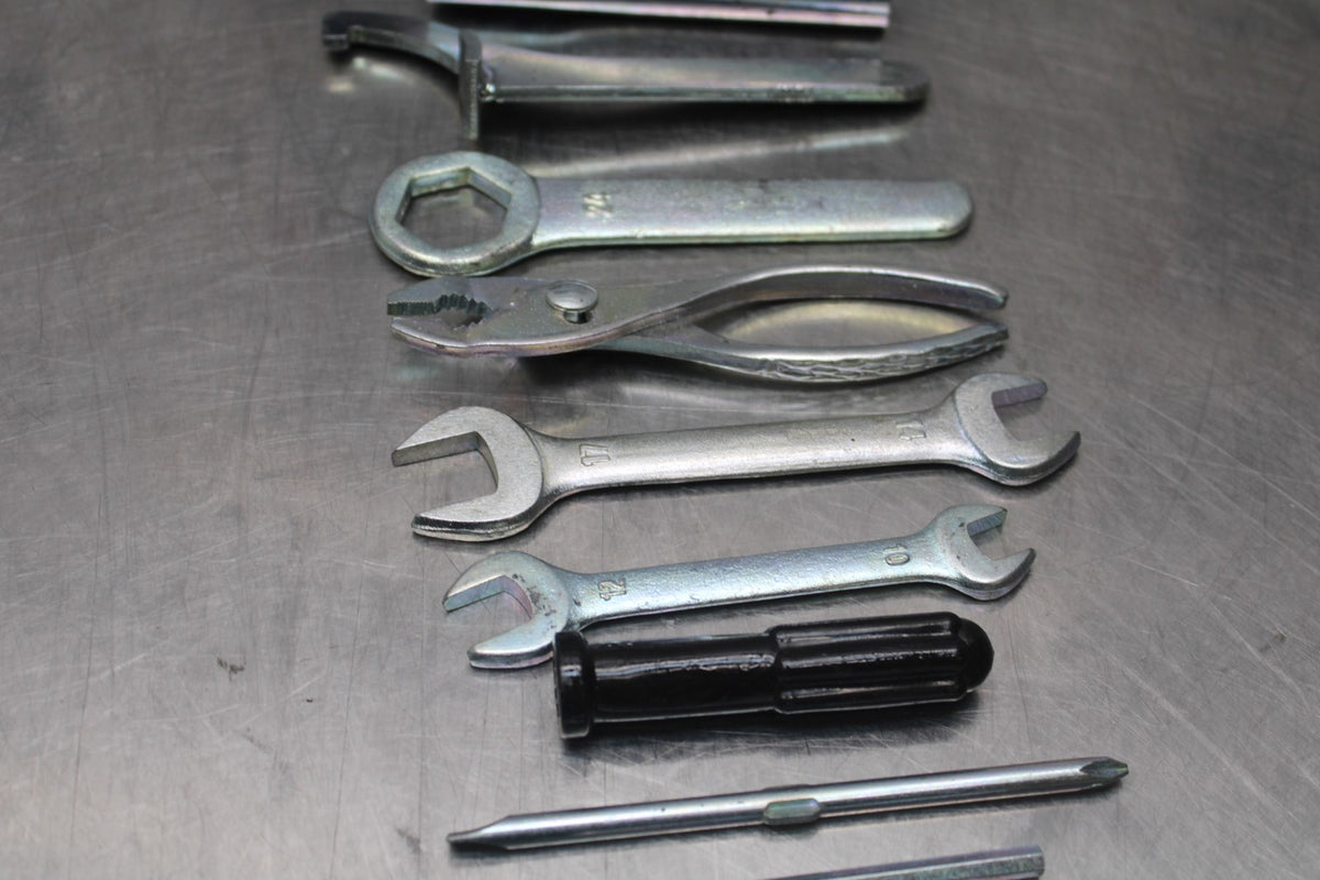 15 SUZUKI GW250F STOCK TOOLS OEM TOOL BAG KIT SET BB789
