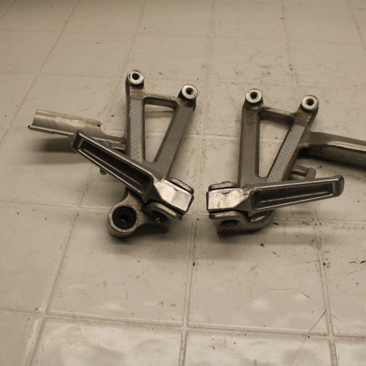 95-98 HONDA CBR600F3 REAR BACK PASSENGER PEG SET PAIR BB18