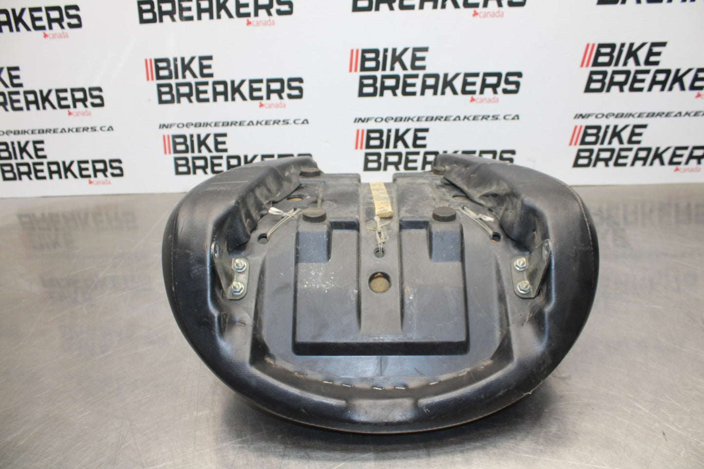 03-08 KAWASAKI VULCAN 1600 FRONT DRIVERS SEAT BB196