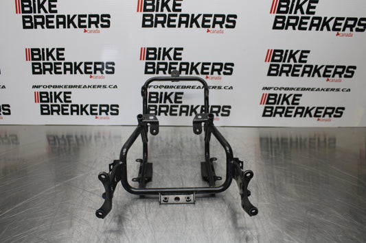 09 YAMAHA ROYAL STAR XVZ1300TF VENTURE UPPER FAIRING GAUGES STAY BRACKET  BB151