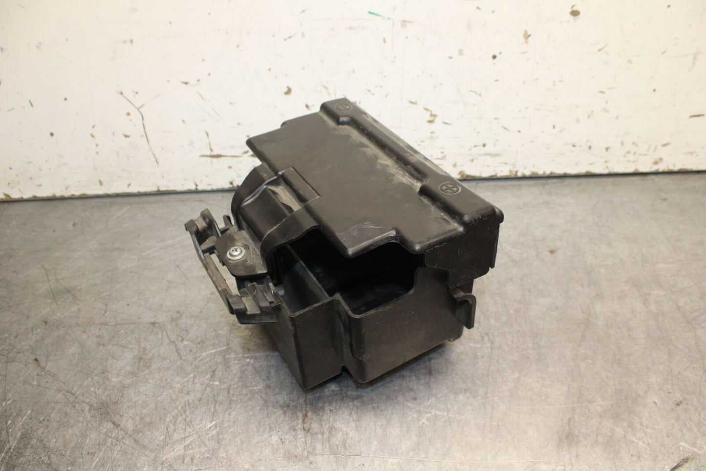 10-13 HONDA SHADOW RS 750 VT750RS BATTERY TRAY BOX HOLDER BB718