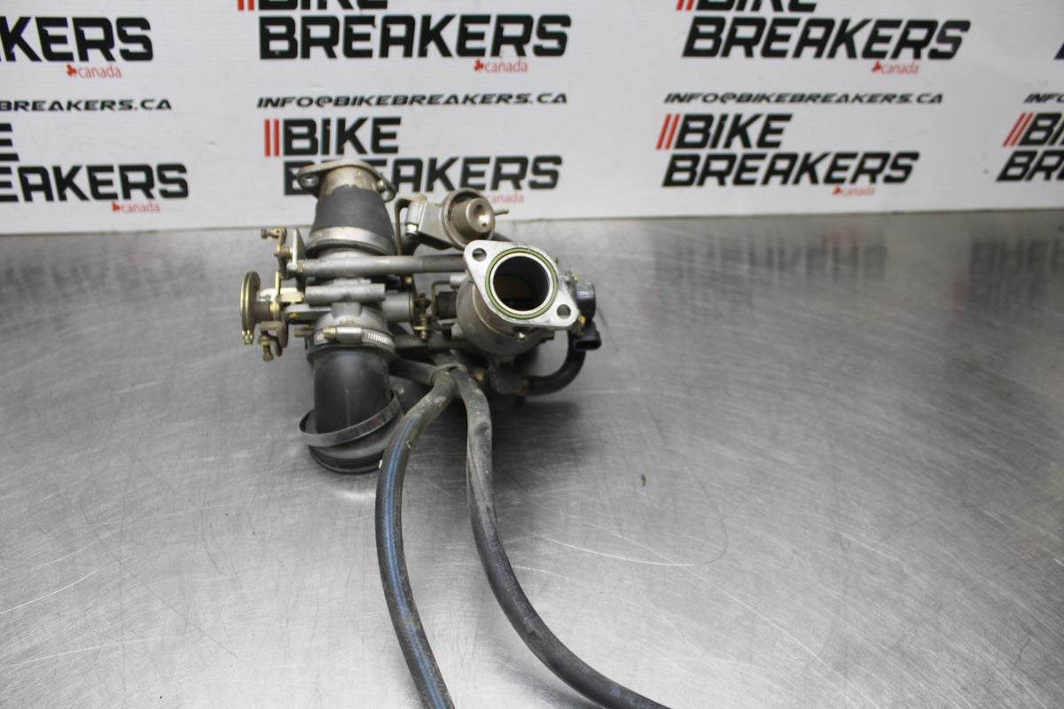 02 DUCATI MONSTER 620 MAIN FUEL INJECTORS / THROTTLE BODIES