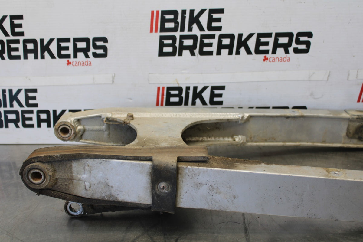 06 KAWASAKI KLR650 REAR SWINGARM BACK SUSPENSION SWING ARM BB919